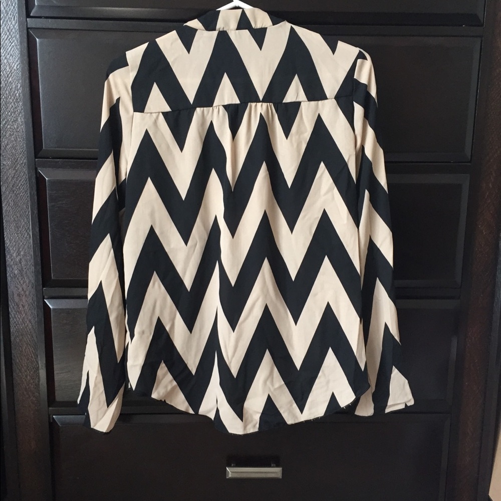 BALTIC black and taupe chevron blouse - Picture 6 of 7